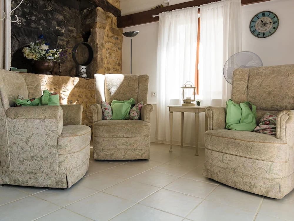 Rustic Chic Country Cottage - Photo 4