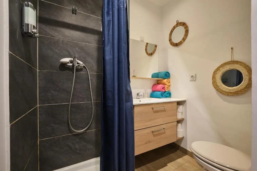 Calme en centre ville Appartement , spacieux et rénové à 50m de la Place Carnot - Photo 3