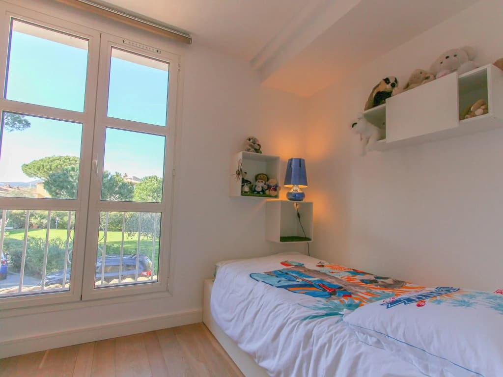 Spacious holiday home in Port Grimaud with hot tub - Miniature 8
