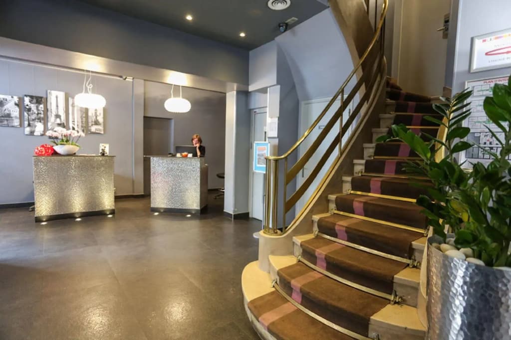 Hotel Le Rocroy - Photo 2