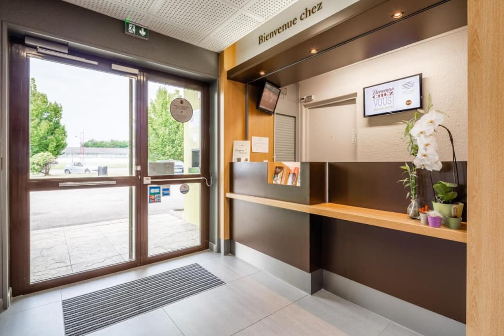 B&B HOTEL Strasbourg Nord Artisans - Miniature 8
