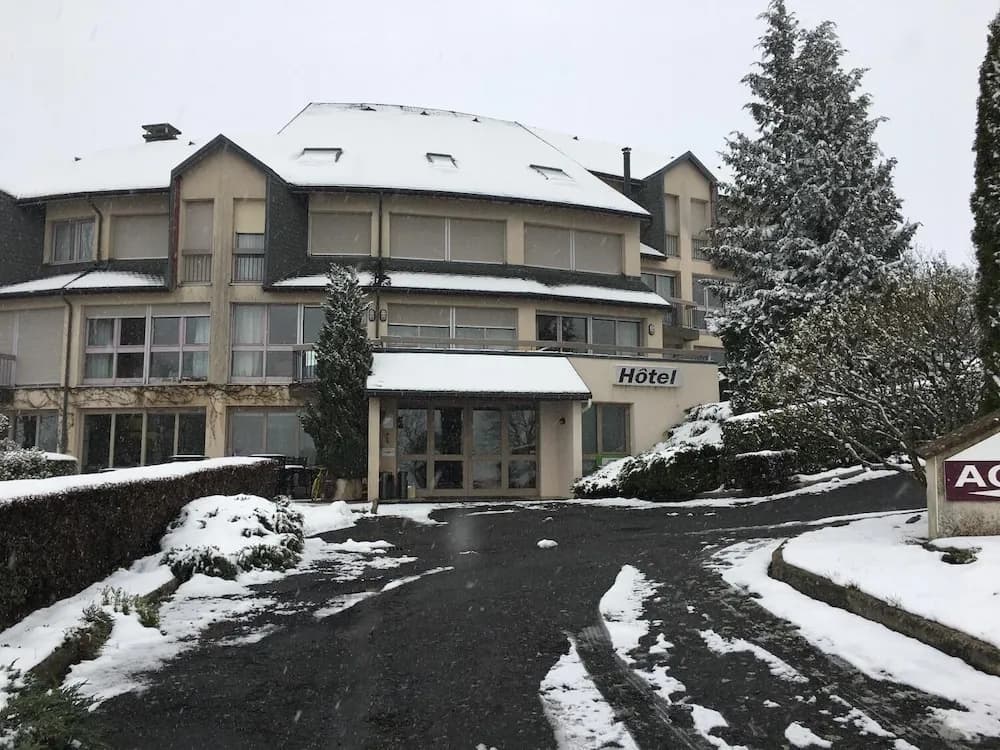 INTER-HOTEL Salers Le Gerfaut - Photo 1