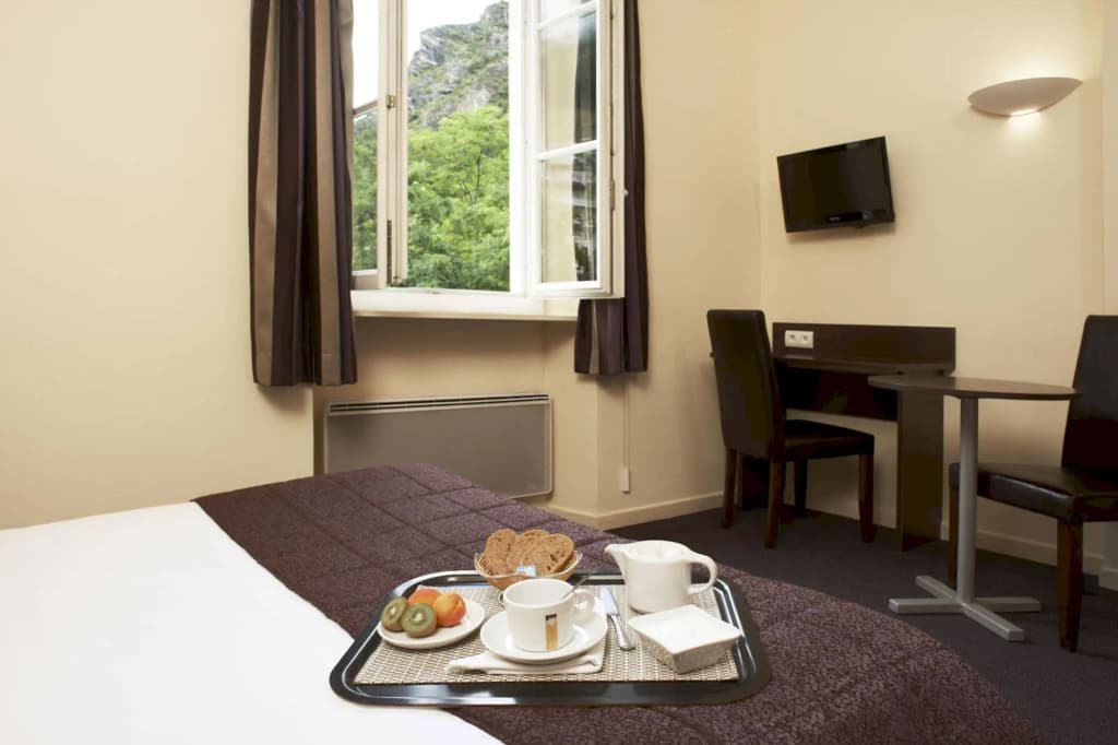 Savoy Hotel - Photo 3