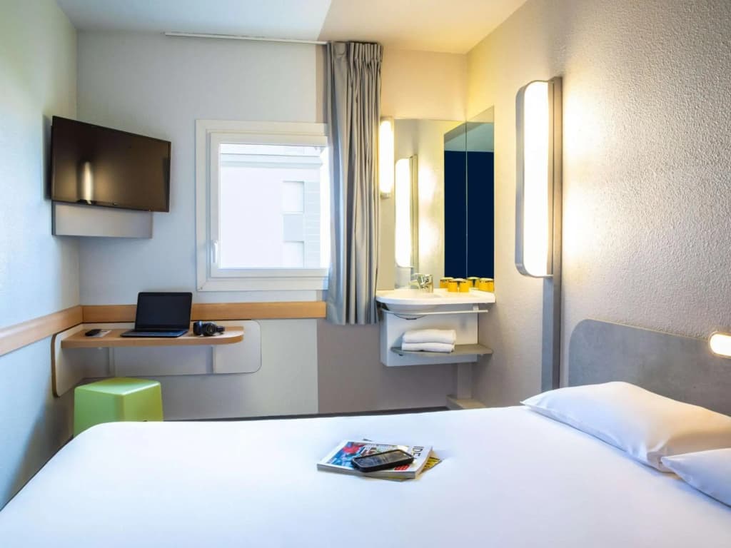 ibis budget Paris Porte de Montmartre Hotel - Photo 3