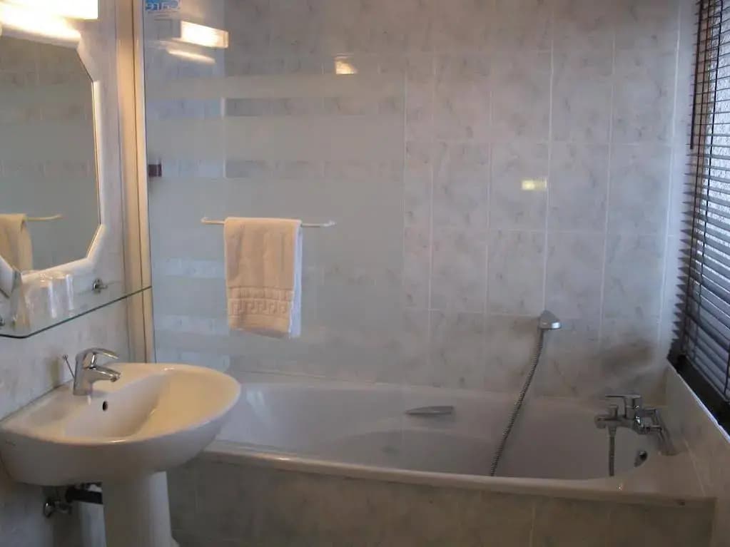 Auberge des Trois Châteaux - Miniature 8