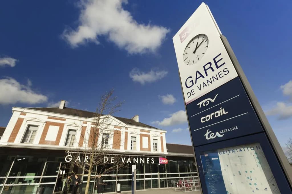 ibis Styles Vannes Gare Centre - Photo 1