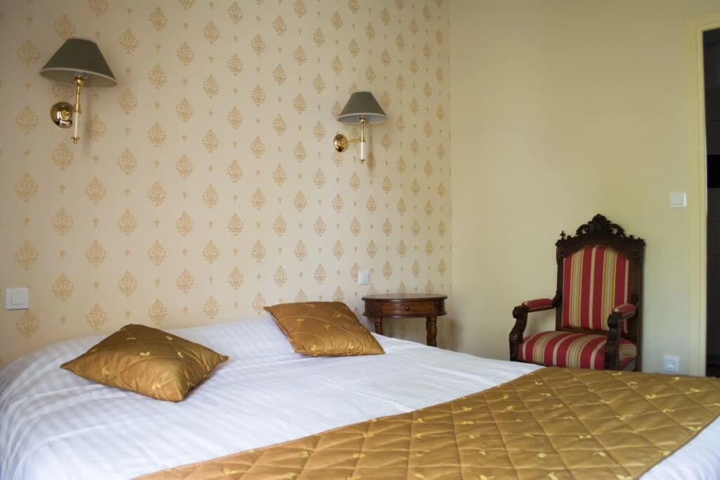 The Originals Boutique, Hôtel Le George, Loches - Photo 3