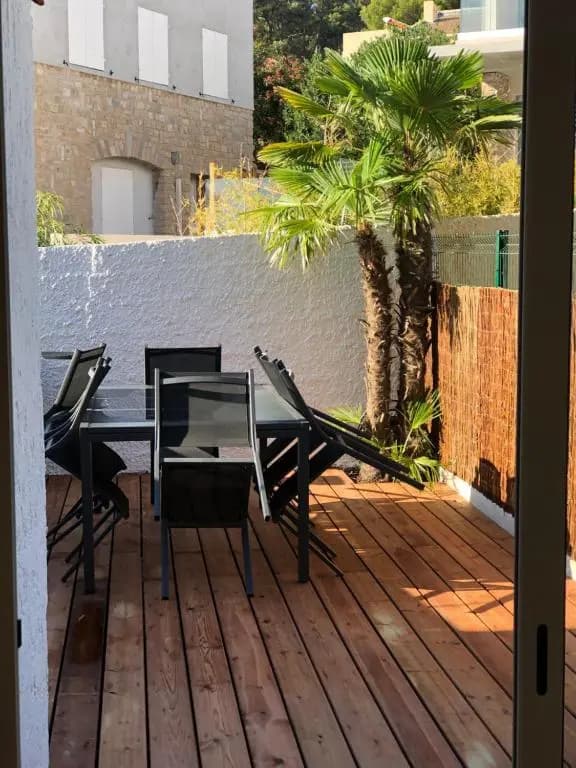 Maison en front de mer sur la plage de portissol - Photo 1