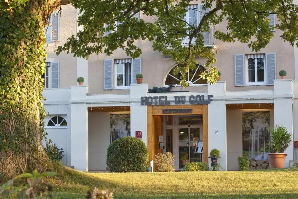 Hotel du Golf Le Lodge - Photo 1