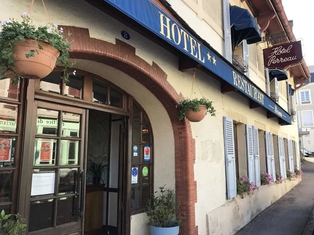 Hôtel Restaurant Perreau - Photo 1