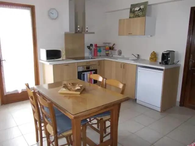 Appartement T2 bas de villa avec jardinet au calme proche mer - Photo 1