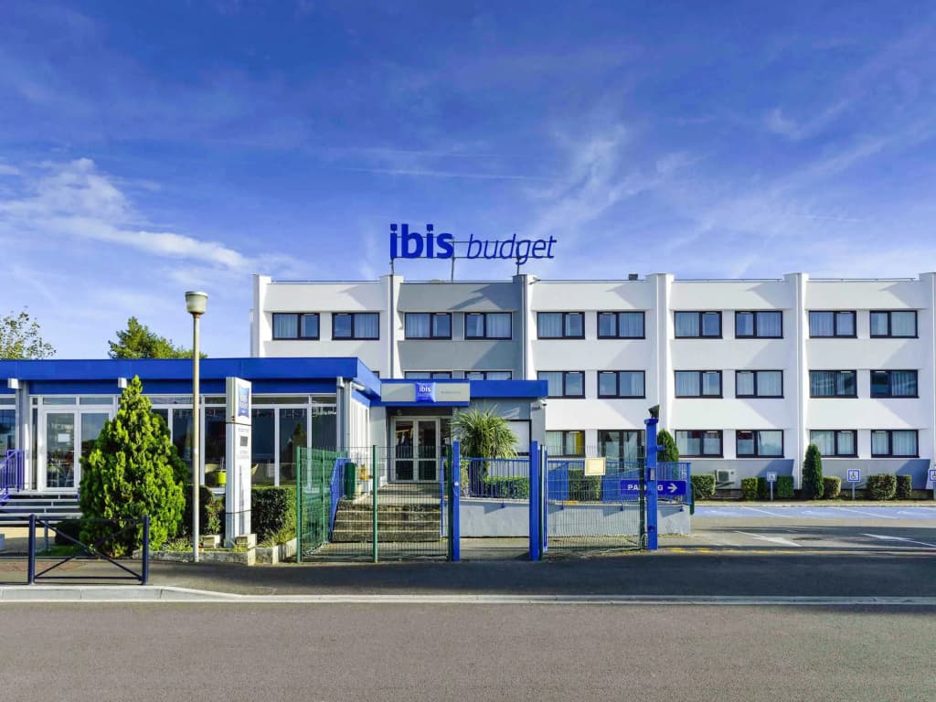 ibis budget Bordeaux Le Lac - Photo 1