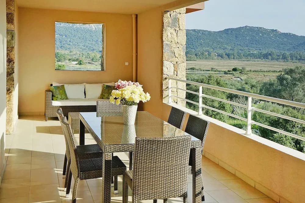 Garden-side Apartment in Salina Bay - Miniature 7