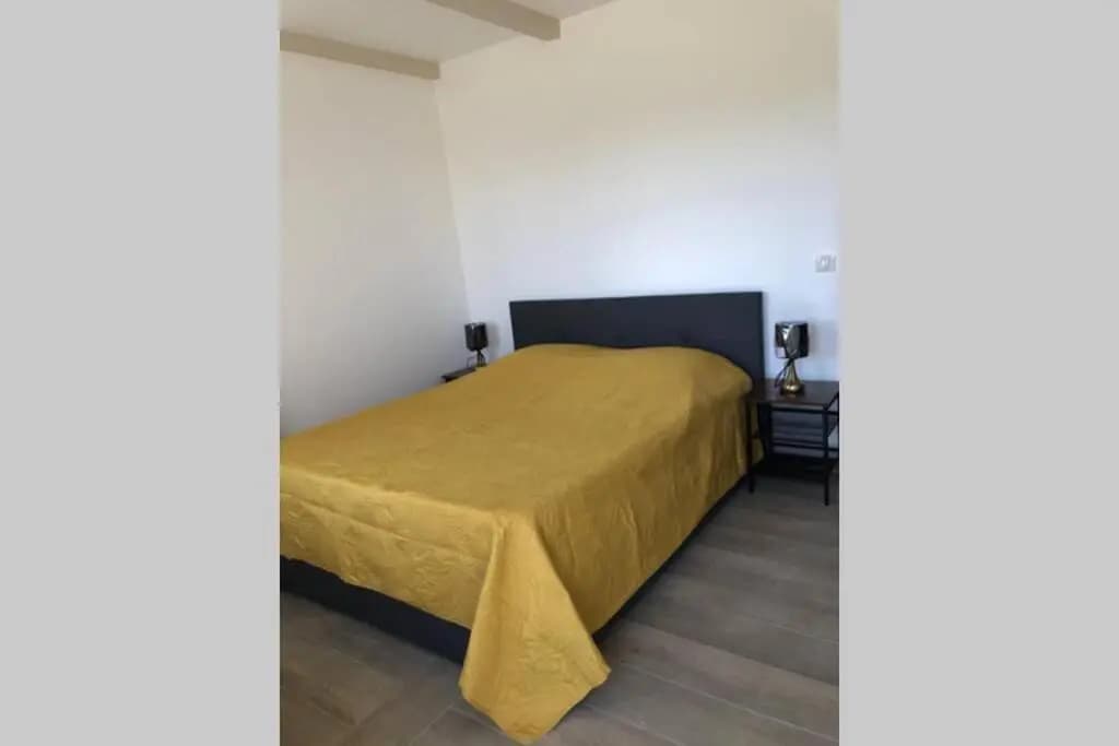 Maison de charme avec piscine couverte et 9000m2 - Photo 2