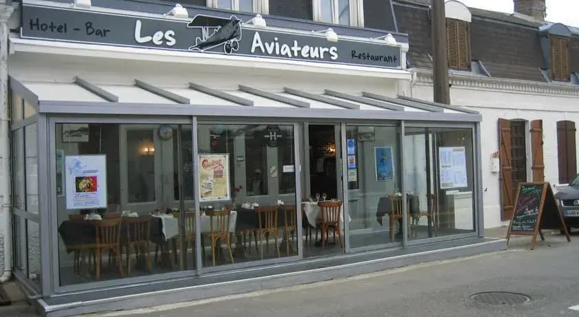 Hôtel Restaurant des Aviateurs - Photo 1