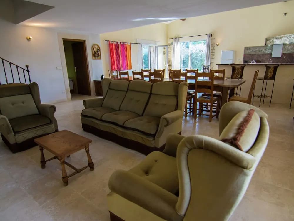 Welcoming Villa with Private Pool in Montfrin - Photo 2