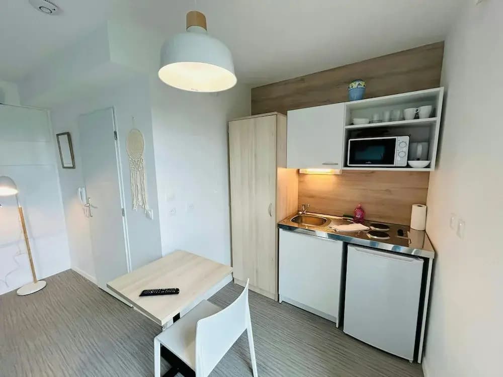 We Live In R - Suite 401 - Photo 5