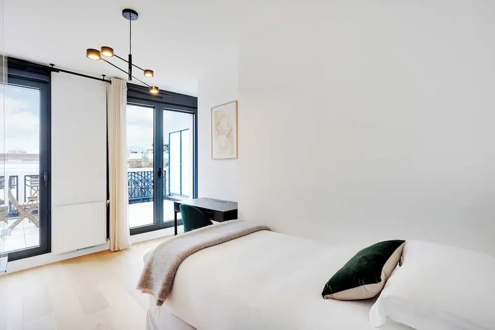 Duplex With Terrace in Levallois - Photo 3