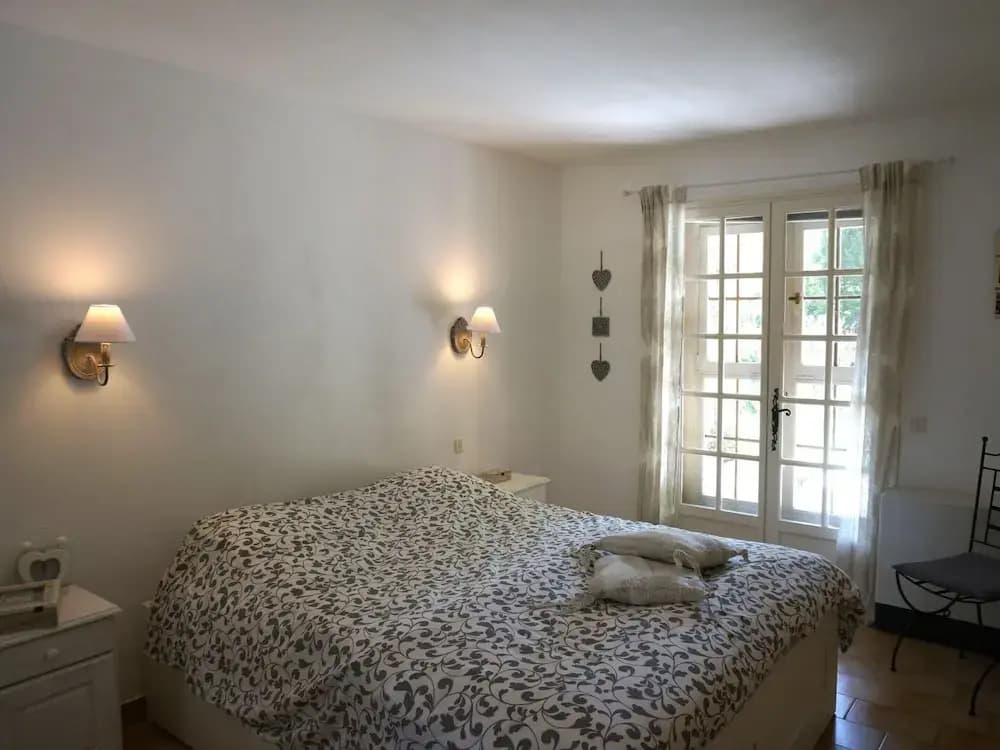 Beautiful House With Large Garden - Photo 2