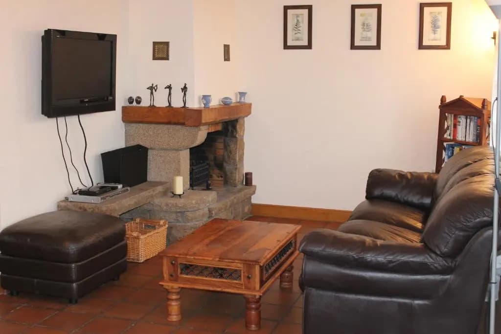 Walnut House - Photo 1