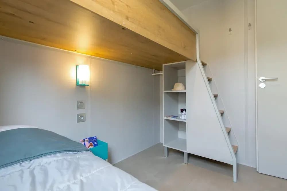 Mobile Home Near Beach - Photo 4