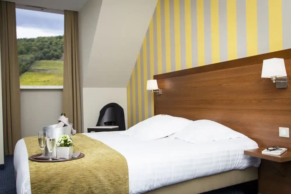 Hotel The Originals Colmar Haut Koenigsbourg Val-v - Photo 2