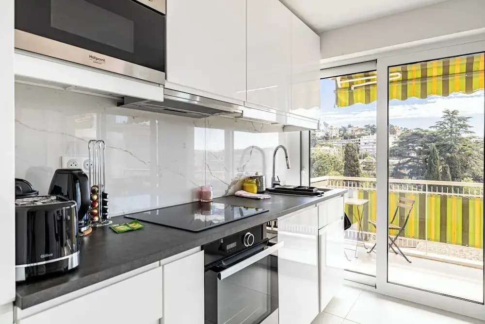 Elegance and Serenity With Terrace, View & A/C - Photo 5