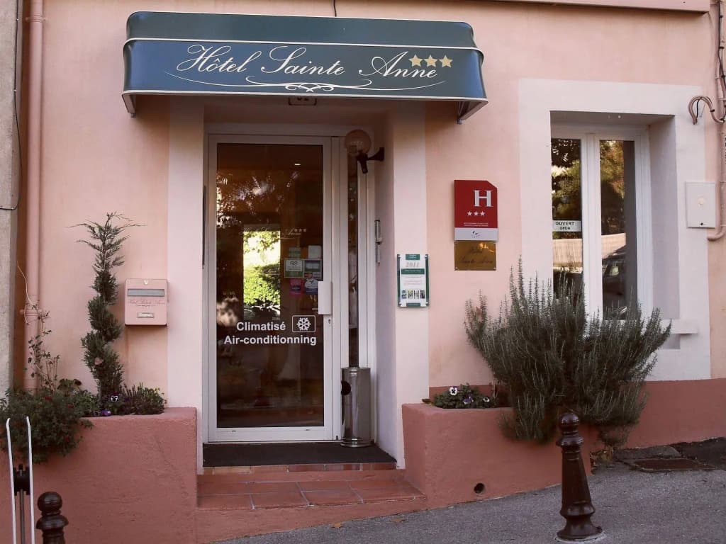 Hôtel Sainte Anne - Photo 1