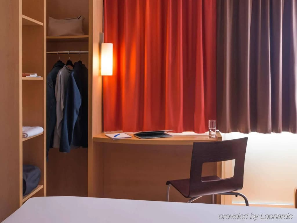 ibis Nantes Centre Gare Sud - Photo 3
