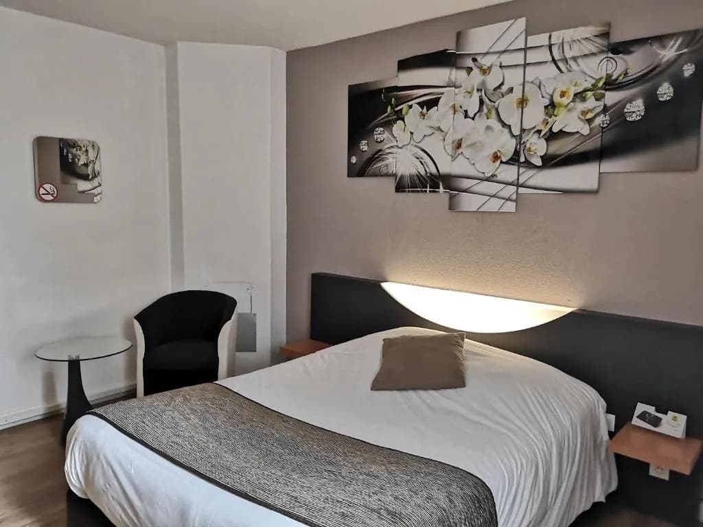 L'Hôtel Le Marais Romilly Sur Seine Centre - Miniature 7