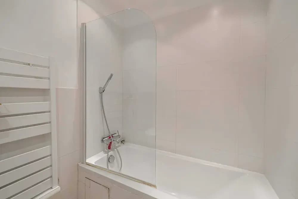 Charming Apartment on Boulevard Alexandre III - Miniature 7