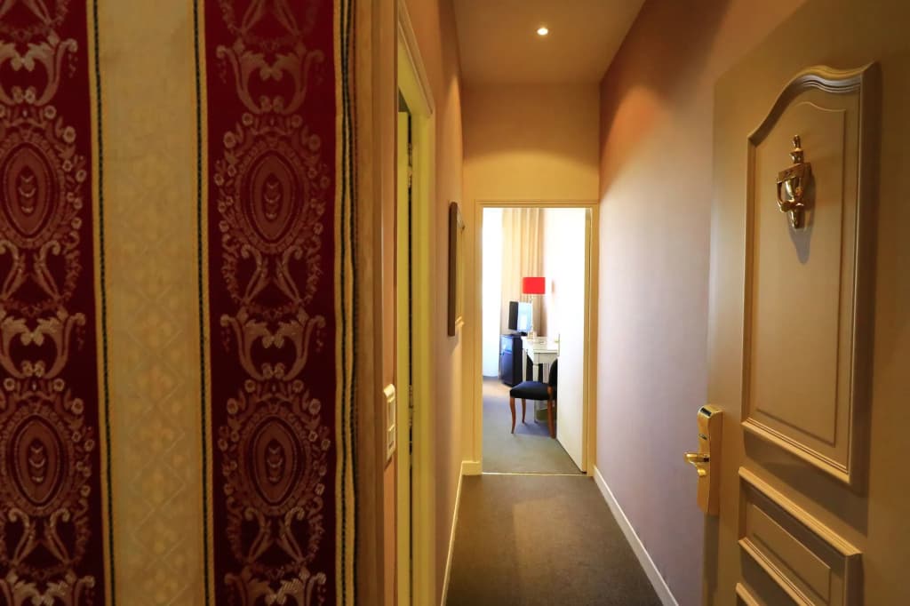 Hotel Le Renoir - Miniature 6
