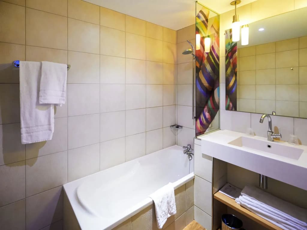 ibis Styles Cholet - Miniature 7