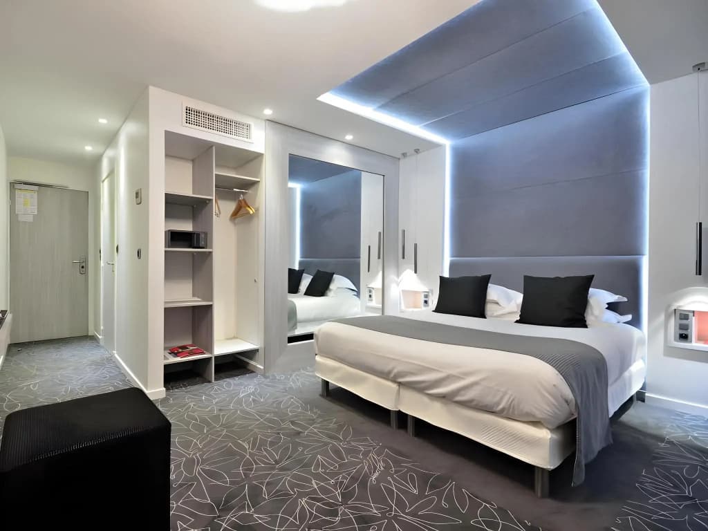 Hotel Cezanne - Photo 3