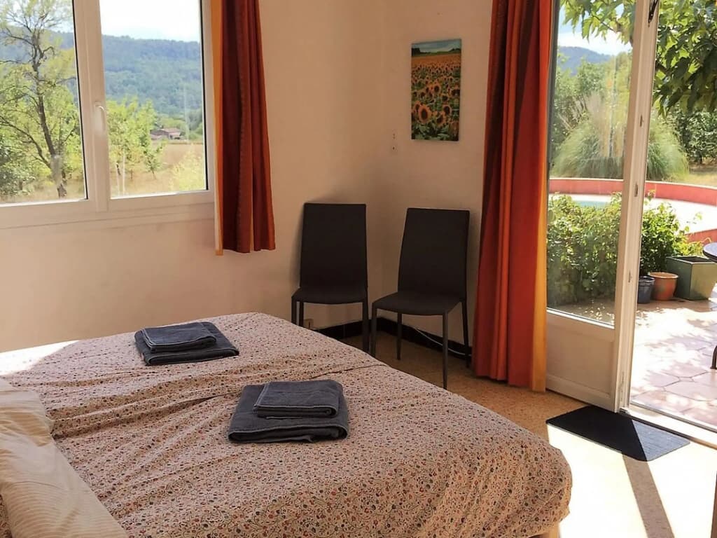 Holiday Home in Villecroze With Pool & Garden - Photo 3