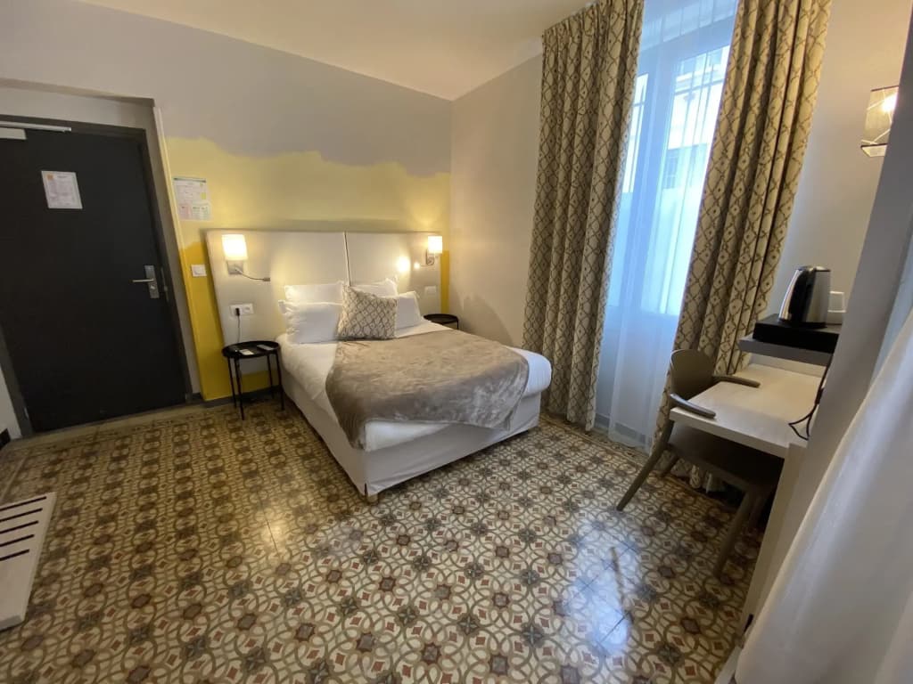 Majestic Hotel - Photo 4