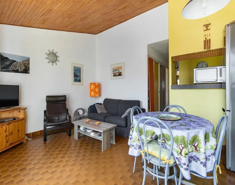 Seaside Family Apartment in Agde - Miniature 6