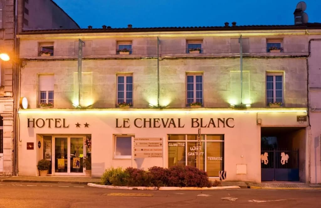 Le Cheval Blanc, Cognac Centre - Photo 1