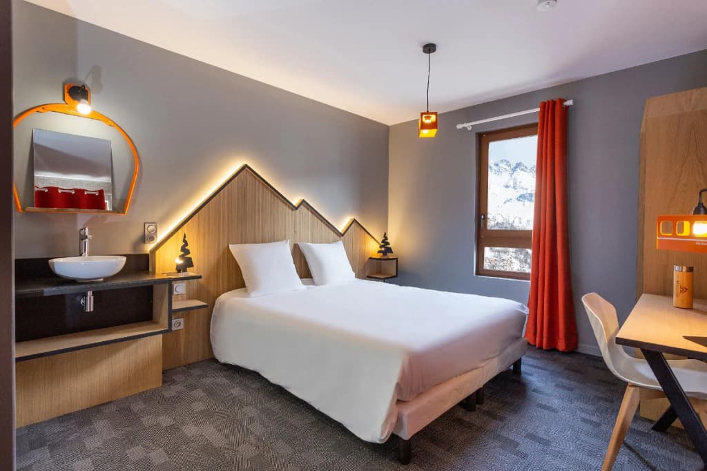 Hotel Base Camp Lodge - Photo 1