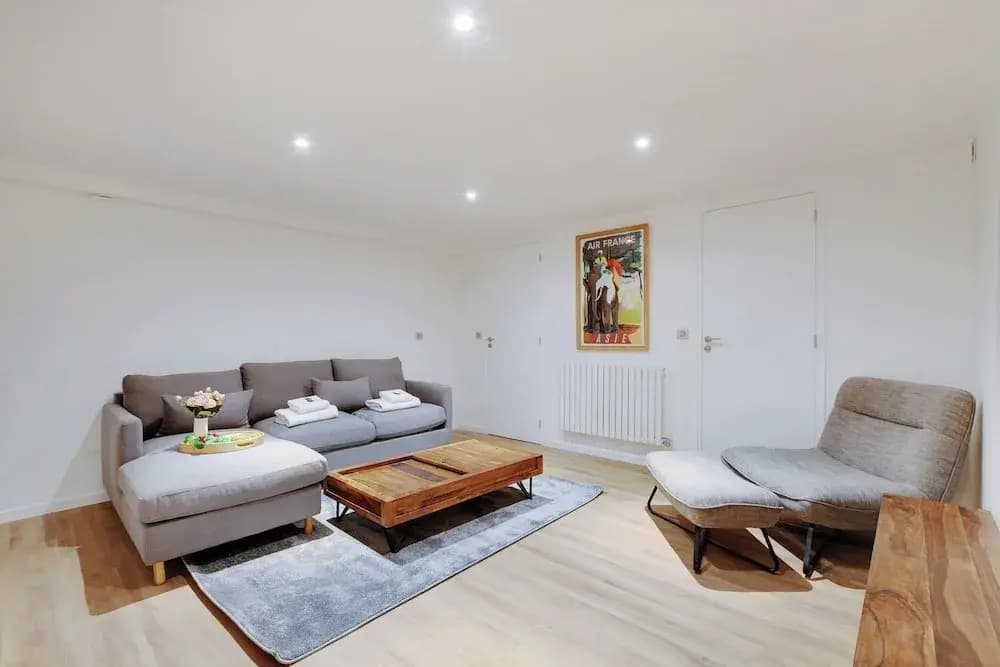 Spacious Apartment With 2 Rooms - Photo 5