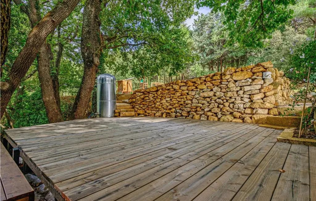 Amazing home in Rognes with 4 Bedrooms, WiFi and Outdoor swimming pool - Photo 5