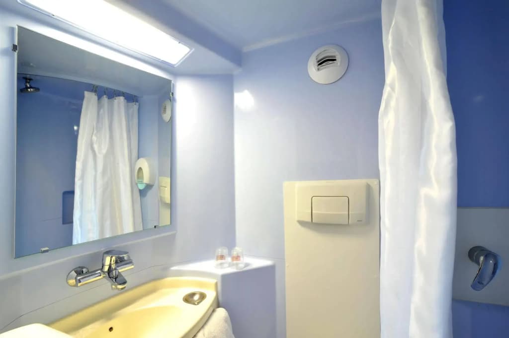 Welcomotel Coignières - Miniature 8