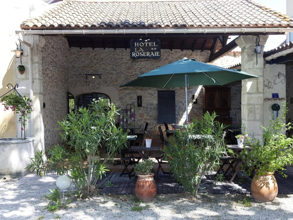 Le Mas de la Roseraie - Photo 1