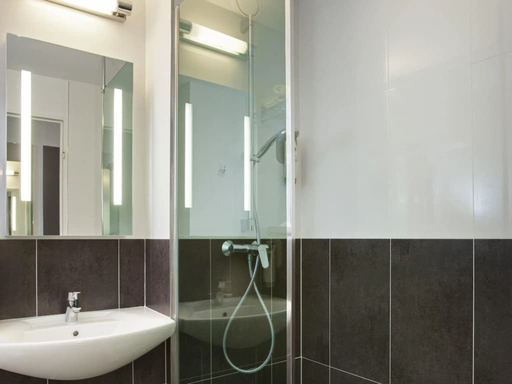 ibis Styles Reims Centre Cathédrale - Miniature 8