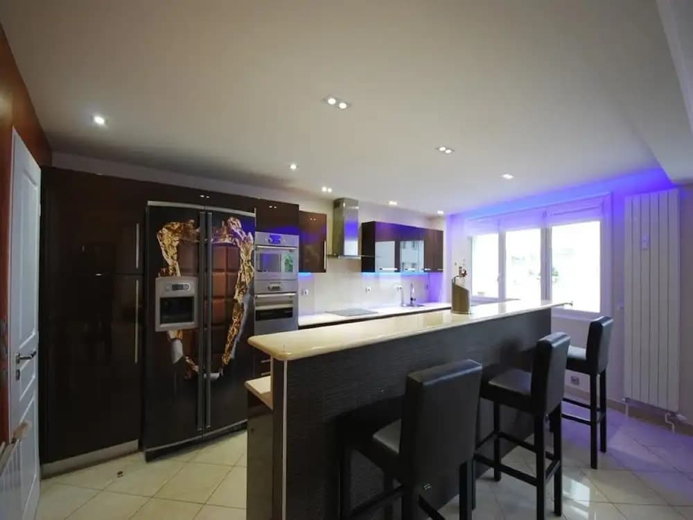 Three Bedroom Carlton Cannes - Miniature 8