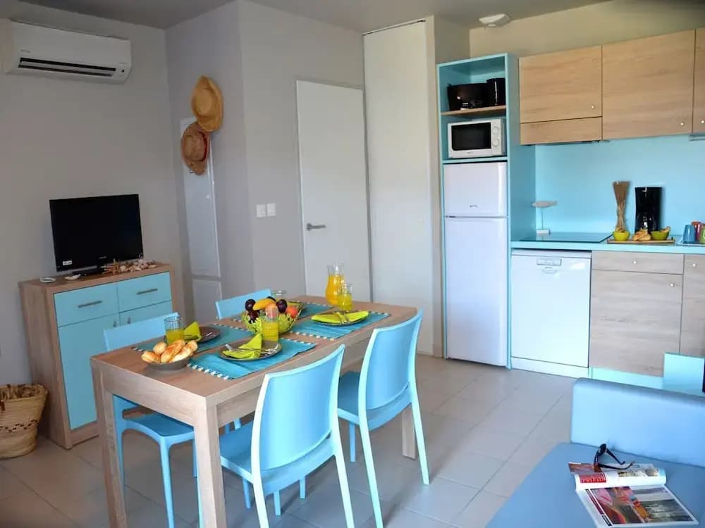 Cozy Coastal Home w/ Terrace - Photo 4