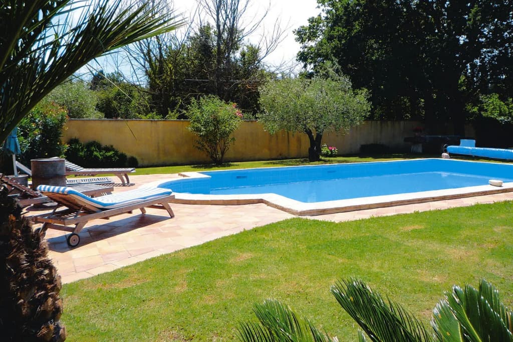 Cozy Noves Home With Pool Access - Miniature 8