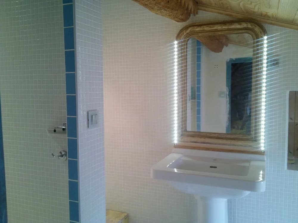 Riverside Home Cottage - Miniature 8