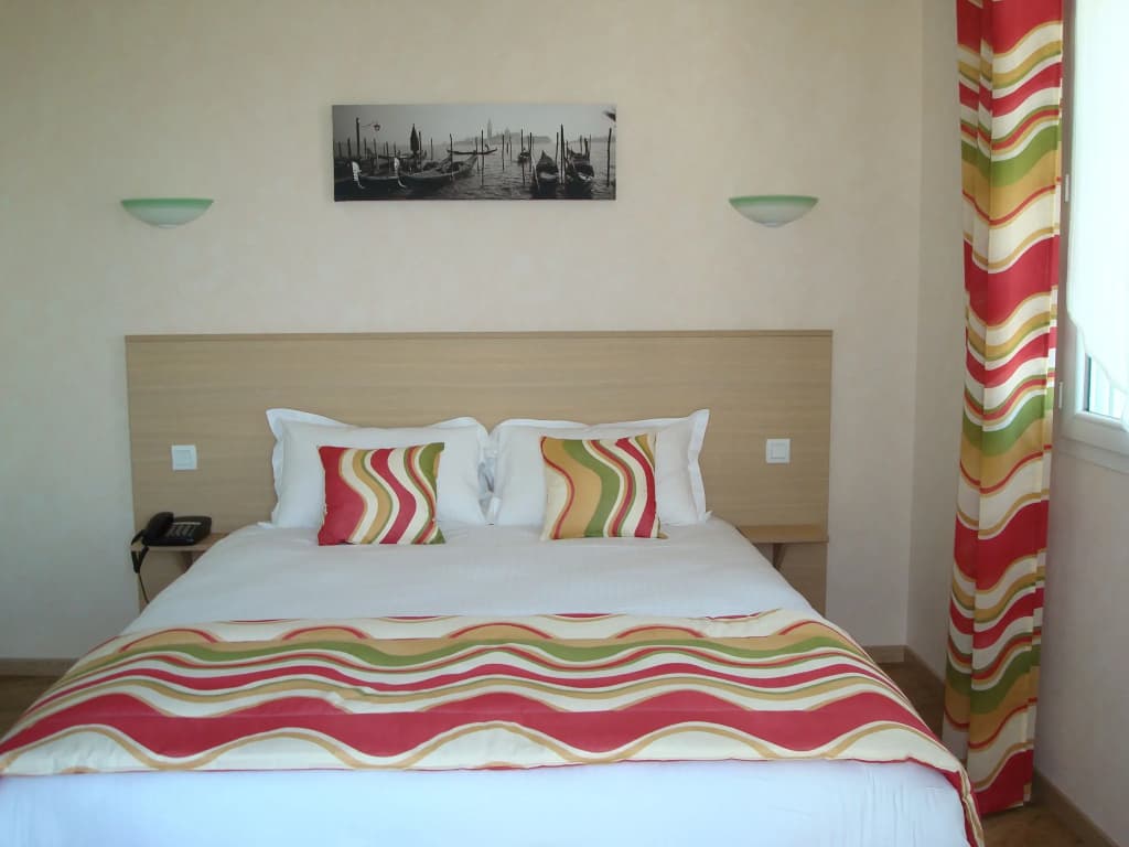Brit Hotel Confort Azur Cholet Nord - Photo 3