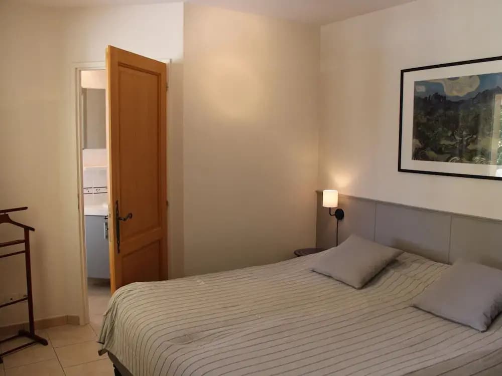 Comfortable Holiday Home With Pool - Photo 4
